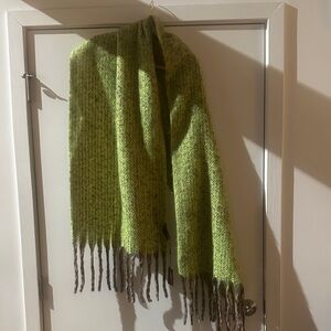 Beautiful green multi color scarf (Argentina)